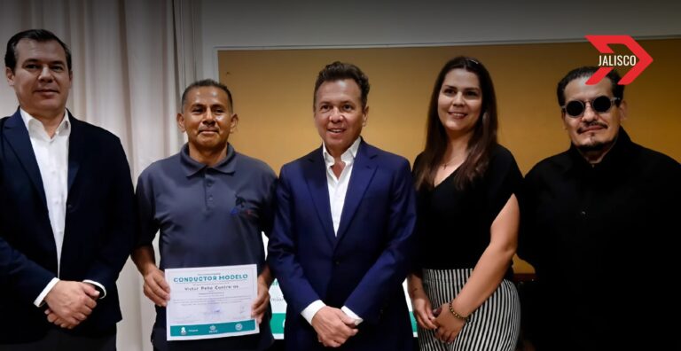 Pablo Lemus entrega el primer premio “Conductor Modelo 2025”